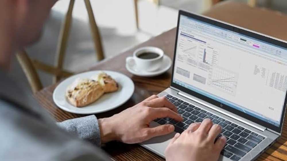 Psaní na notebooku HP EliteBook 835 G11_03