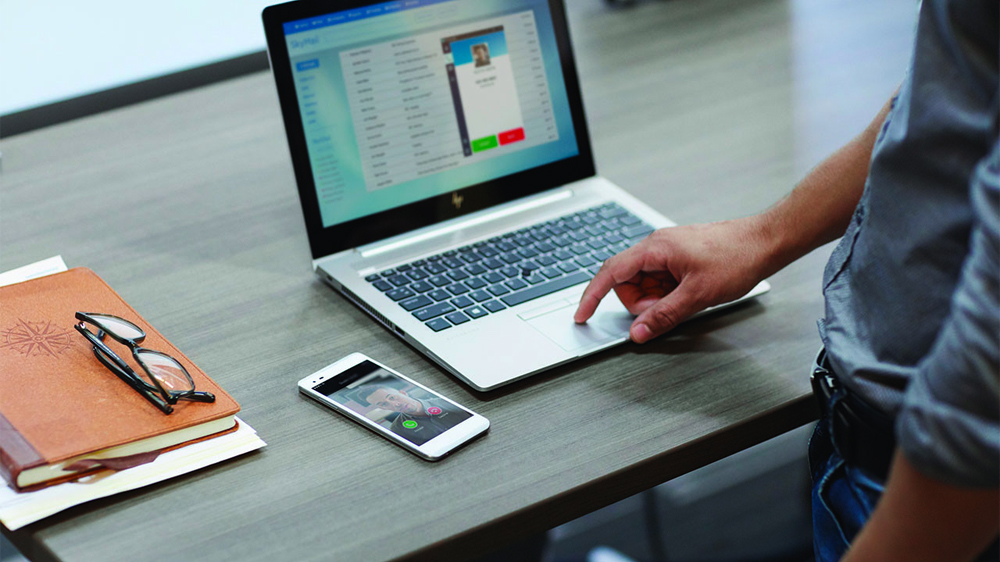 „Telefon s notebookem HP EliteBook 840 G11_2“