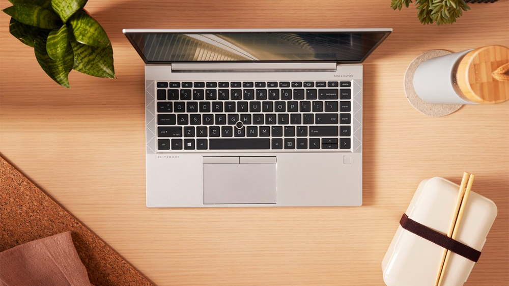 Stůl s notebookem HP EliteBook 845 G11_3