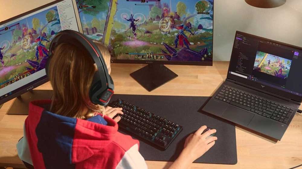 Setup s monitory a notebookem HP Victus Gaming 15-fa0831nc_4