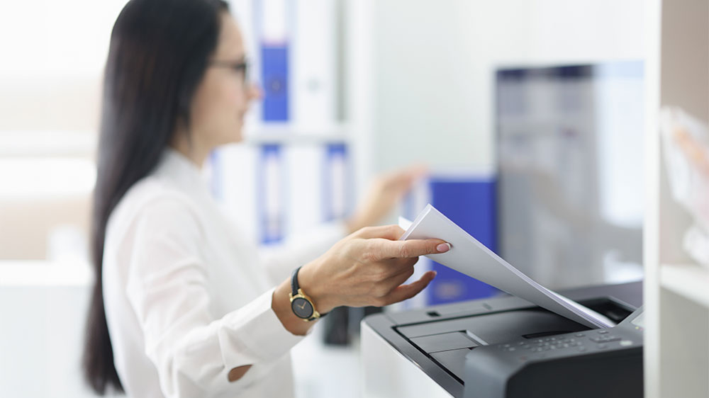 Tiskárna v kanceláři. Ilustrační snímek_02