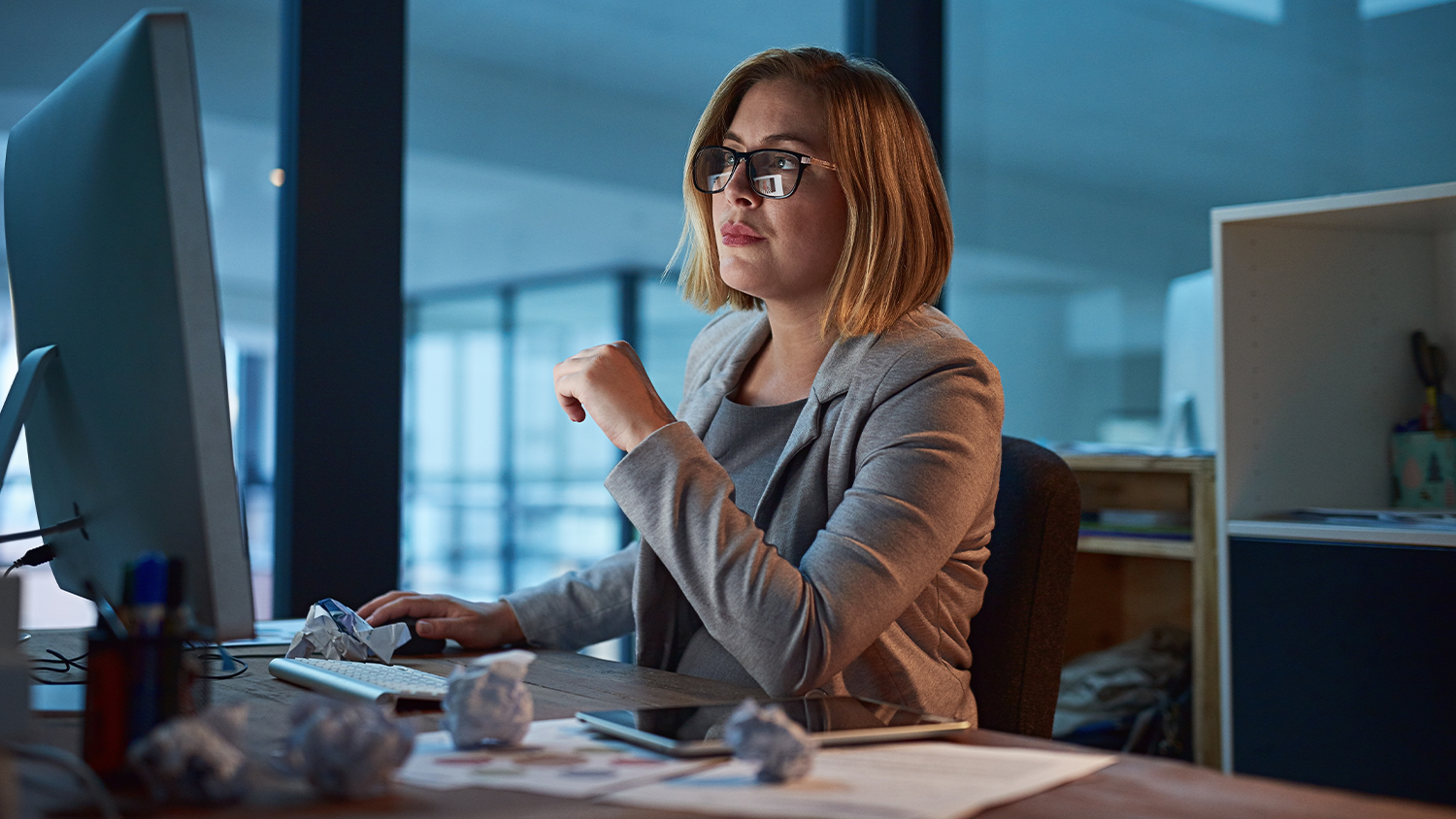 Žena pracující na počítači