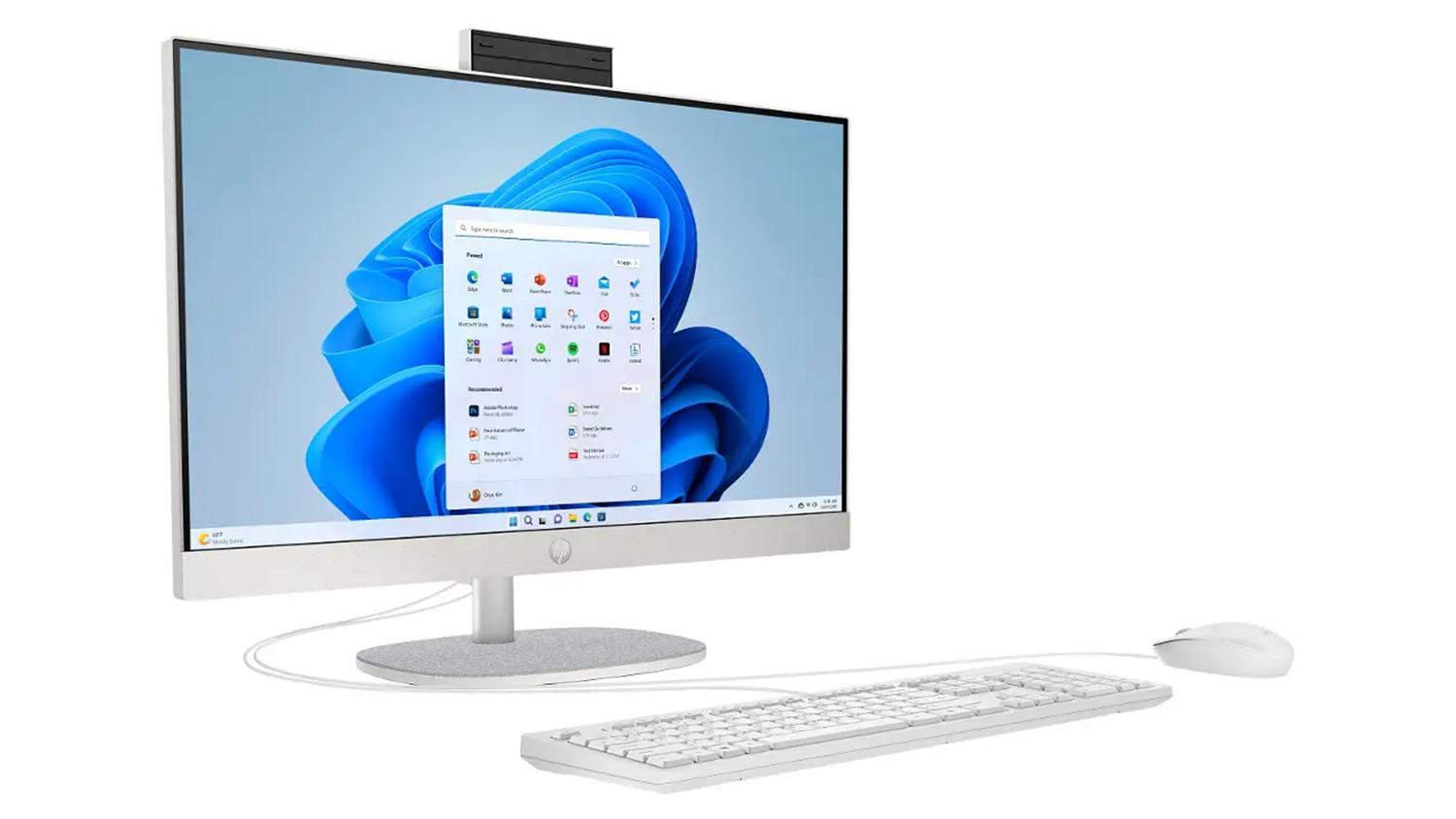 Pohled šikmo zepředu na počítač HP s vysunutou kamerou