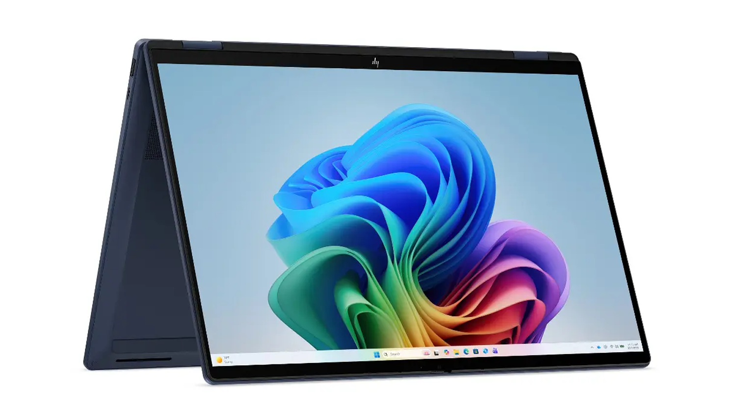 Pohľad na notebook HP OmniBook X Flip v tvare stanu