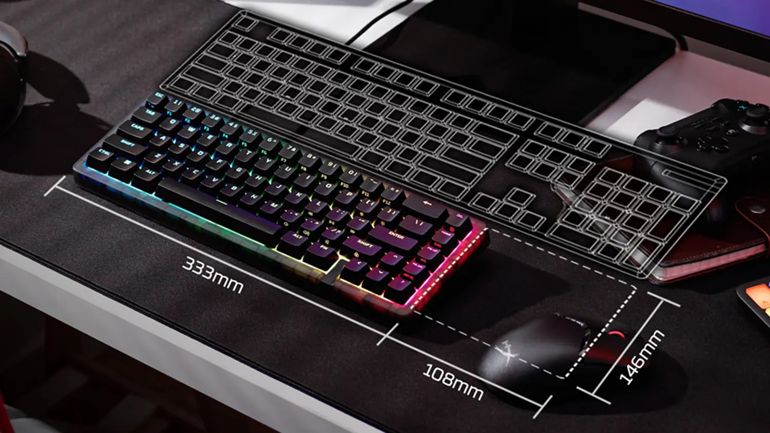 Herní klávesnice HyperX Origins 2 65 u herního stolu