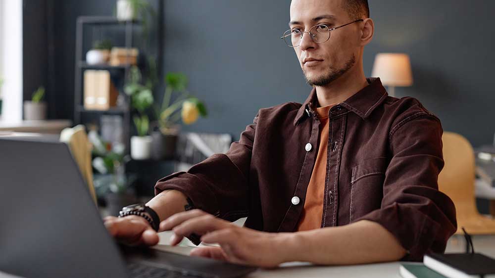 Používání notebooku. Ilustrační snímek_02