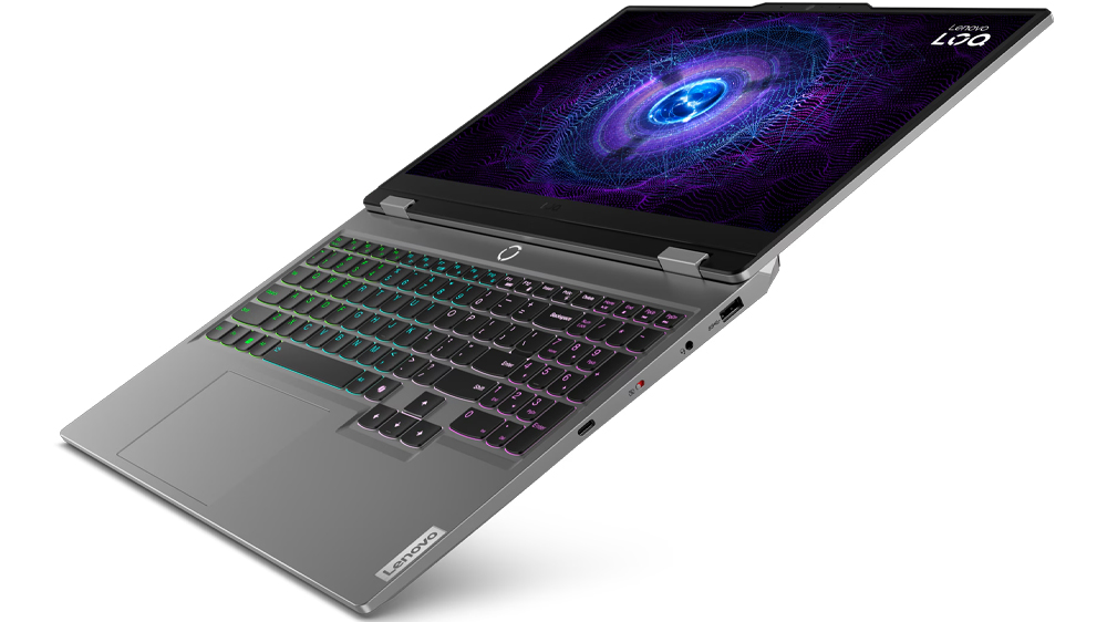 Plně otevřen&yacute; notebook Lenovo na b&iacute;l&eacute;m pozad&iacute;_04
