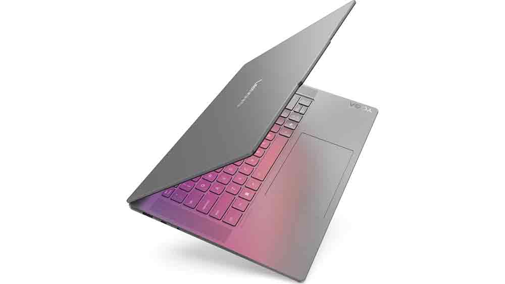 Přivřený notebook Lenovo Yoga Slim 7_02