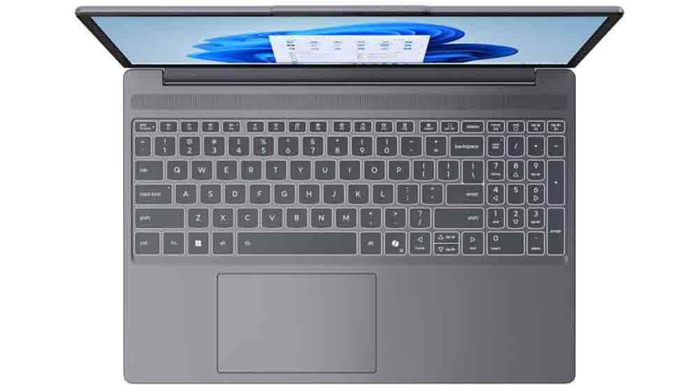 Pohled seshora na klávesnici notebooku Lenovo IdeaPad Slim 3 15IRH10_03
