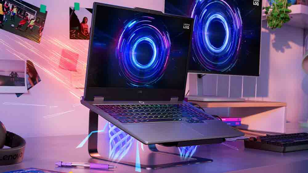 Stůl s notebookem Lenovo LOQ 15IRX10 a monitorem_05