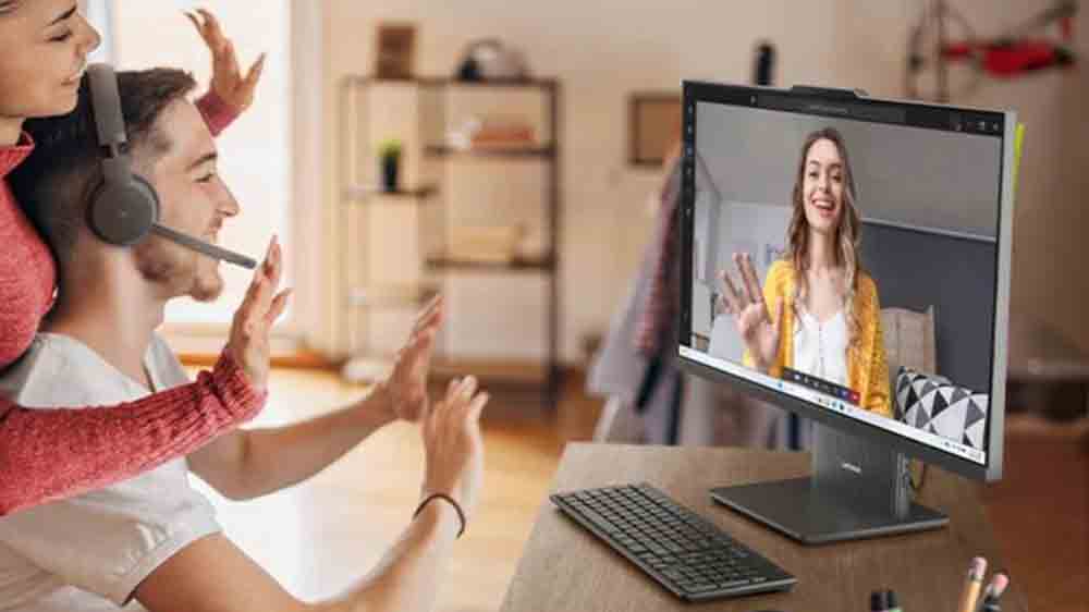 Pár na videohovore na počítači Lenovo IdeaCentre 24IRH9_04
