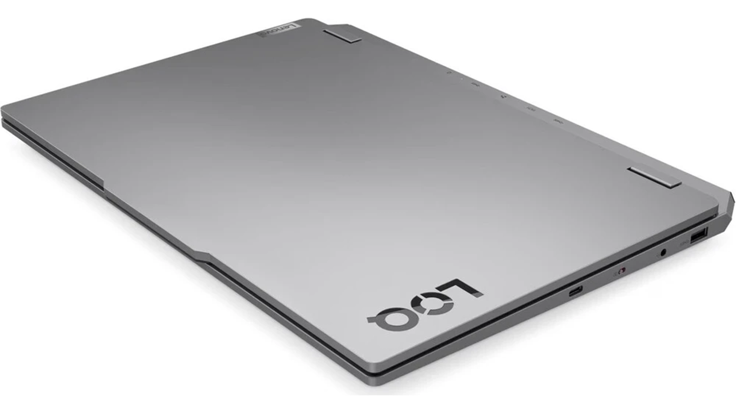 Notebook Lenovo LOQ – pohled na šasi s logem