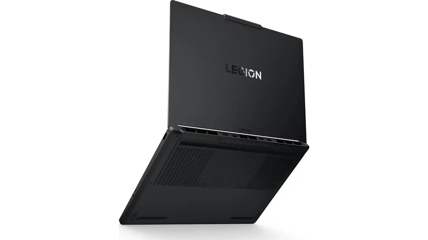 Pohled &scaron;ikmo zespodu na notebook Lenovo Legion 5 15AGP11