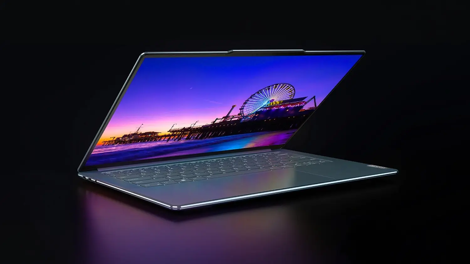 Notebook Lenovo Yoga Slim 7 s obrazem z&aacute;bavn&iacute;ho parku