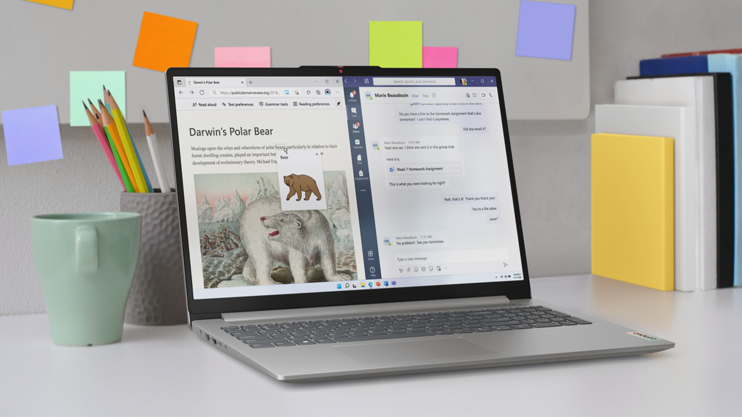 Notebook Lenovo IdeaPad Slim 3 na pracovním stole