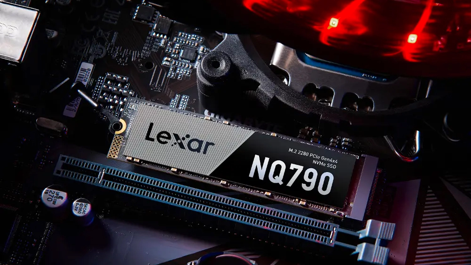 Interní SSD disk Lexar NQ790 uvnitř počítače
