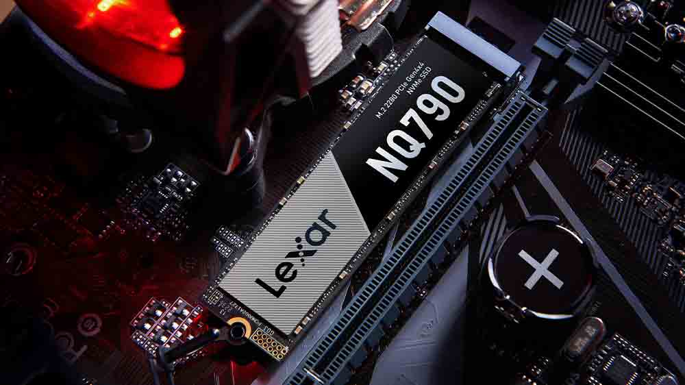 SSD disk Lexar NQ790 PCIe 4.0 nainstalovaný v počítači_04