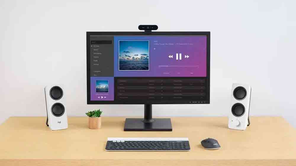 PC reproduktory Logitech Z207 Black na stole_02