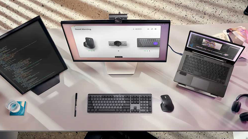 Webkamera Logitech MX Brio Ultra HD Pale Grey instalovaná na počítači_02