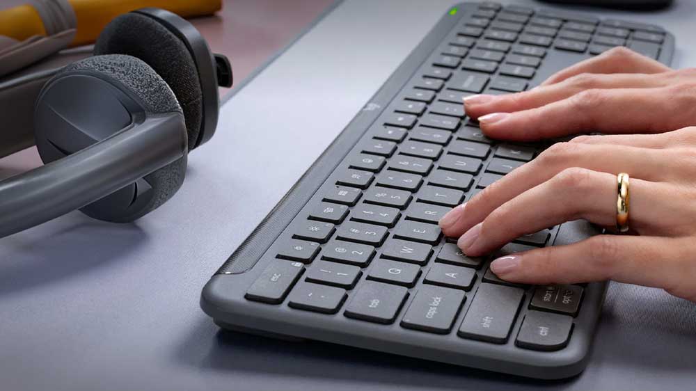 Detail klávesnice z bezdrátového setu klávesnice + myš Logitech Signature Slim Combo MK950_03