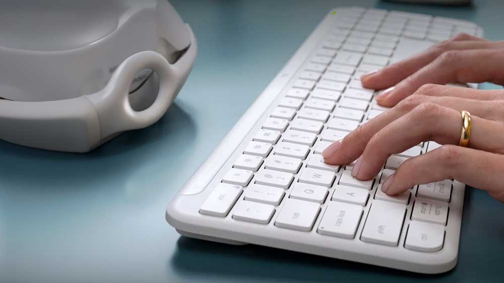 Detail klávesnice z bezdrátového setu klávesnice + myš Logitech Signature Slim Combo MK950_03