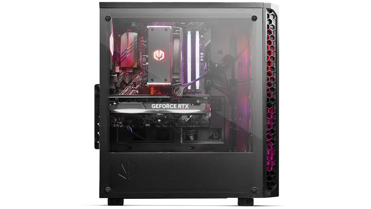 Pohled na komponenty v počítači Lynx Challenger Ryzen 7