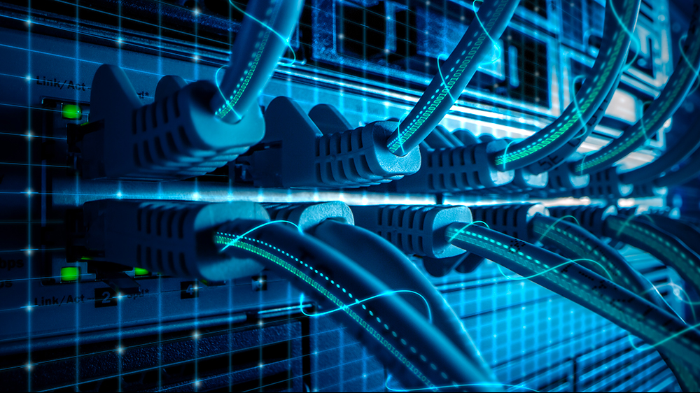 zapojené ethernet kabely s modrým světlem