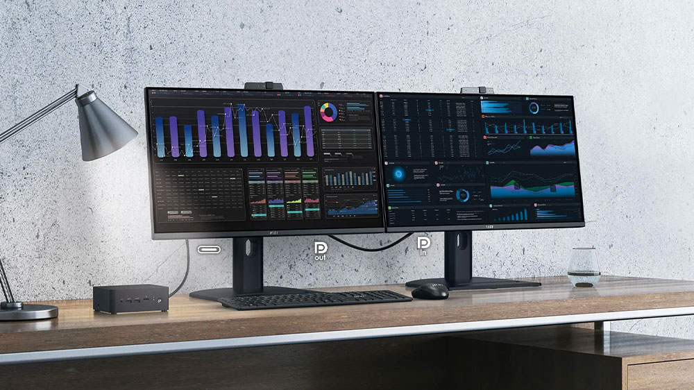 Propojené dva monitory na pracovním stole_05