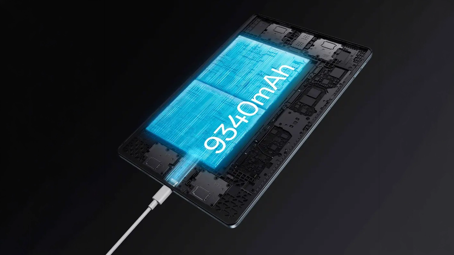 Tablet OnePlus Pad Lite LTE zapojen&yacute; kabelem s grafikou kapacity baterie