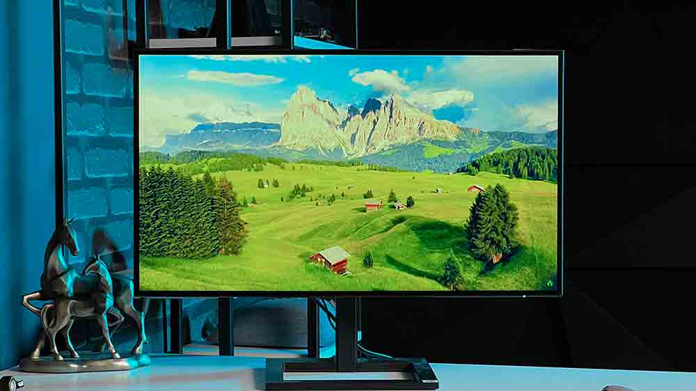 LED Monitor Philips 275E2FAE na stole se spuštěnou počítačovou hrou_02