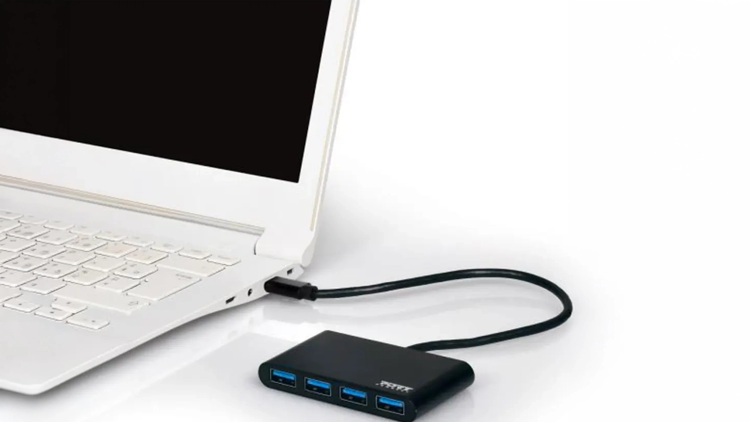 USB rozbočovač PORT CONNECT 4&times; USB 3.0 zapojen&yacute; do notebooku