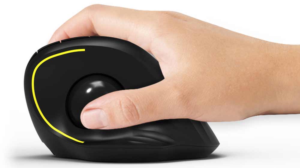 Ergonomická myš Port Designs WRL USB-A/C 900719, kterou drží ruka v přirozené poloze_02