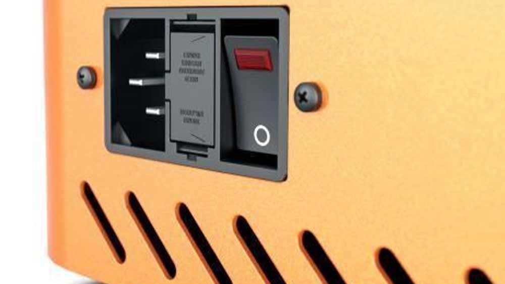 Nabíjecí stanice PORT Naotic Tabidock T10 – hlavní vypínač_03