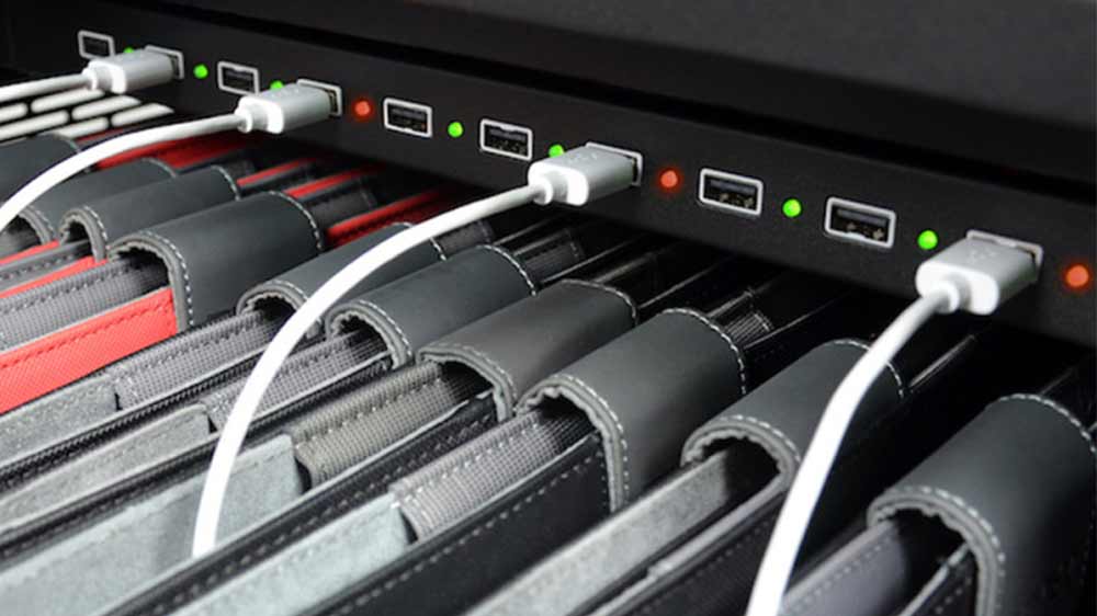 Detail zařízení uvnitř nabíjecí skříně_02