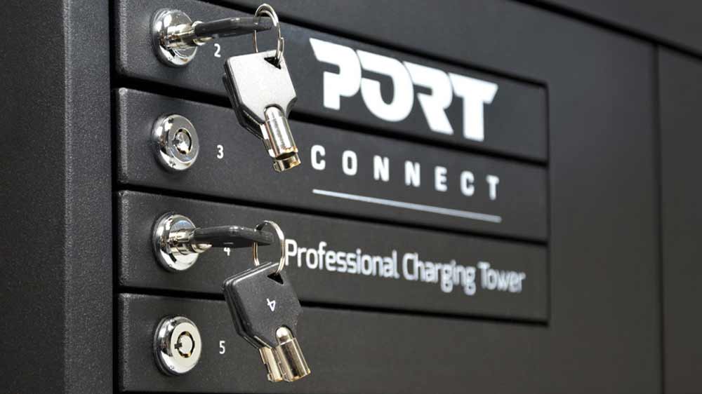 Přiblížení na skříň PORT Designs 901954 s klíči v zámku_02