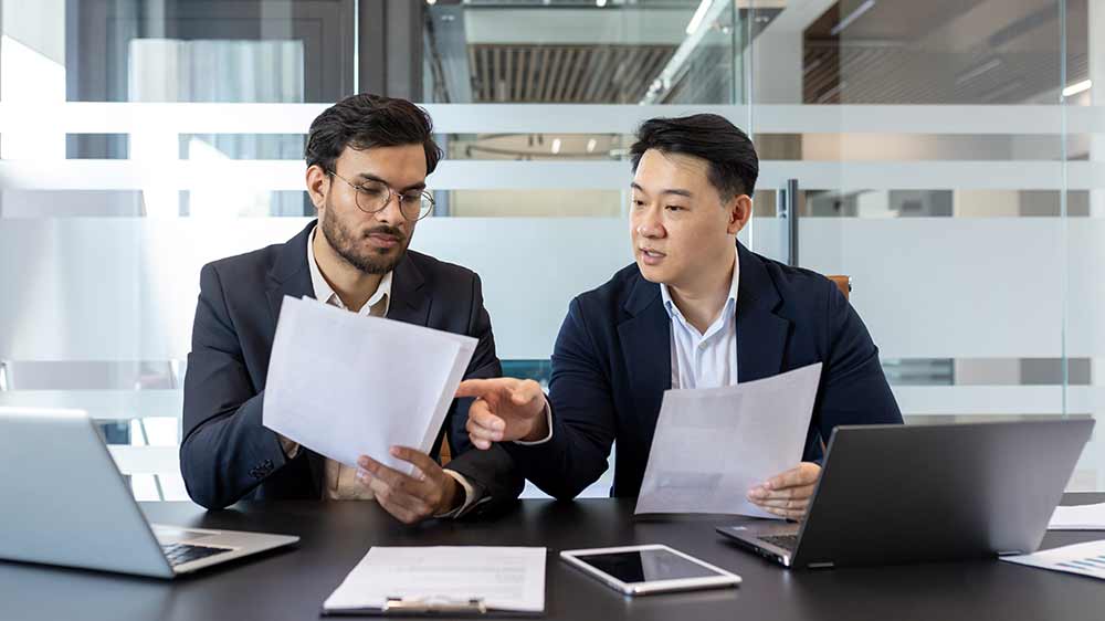 Lidé s tablety na přednášce_03