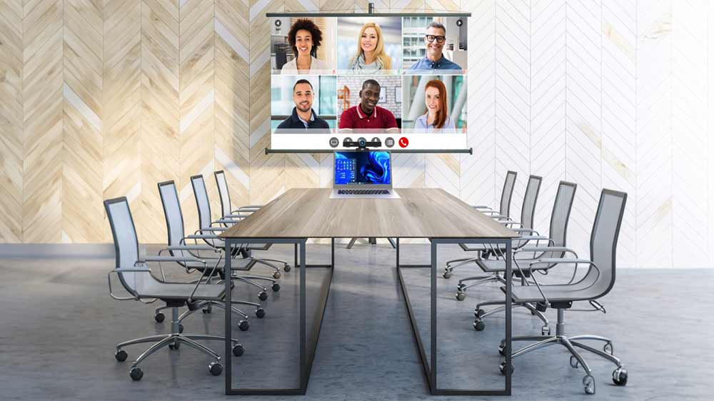 Připravená konferenční kamera v místnosti_02