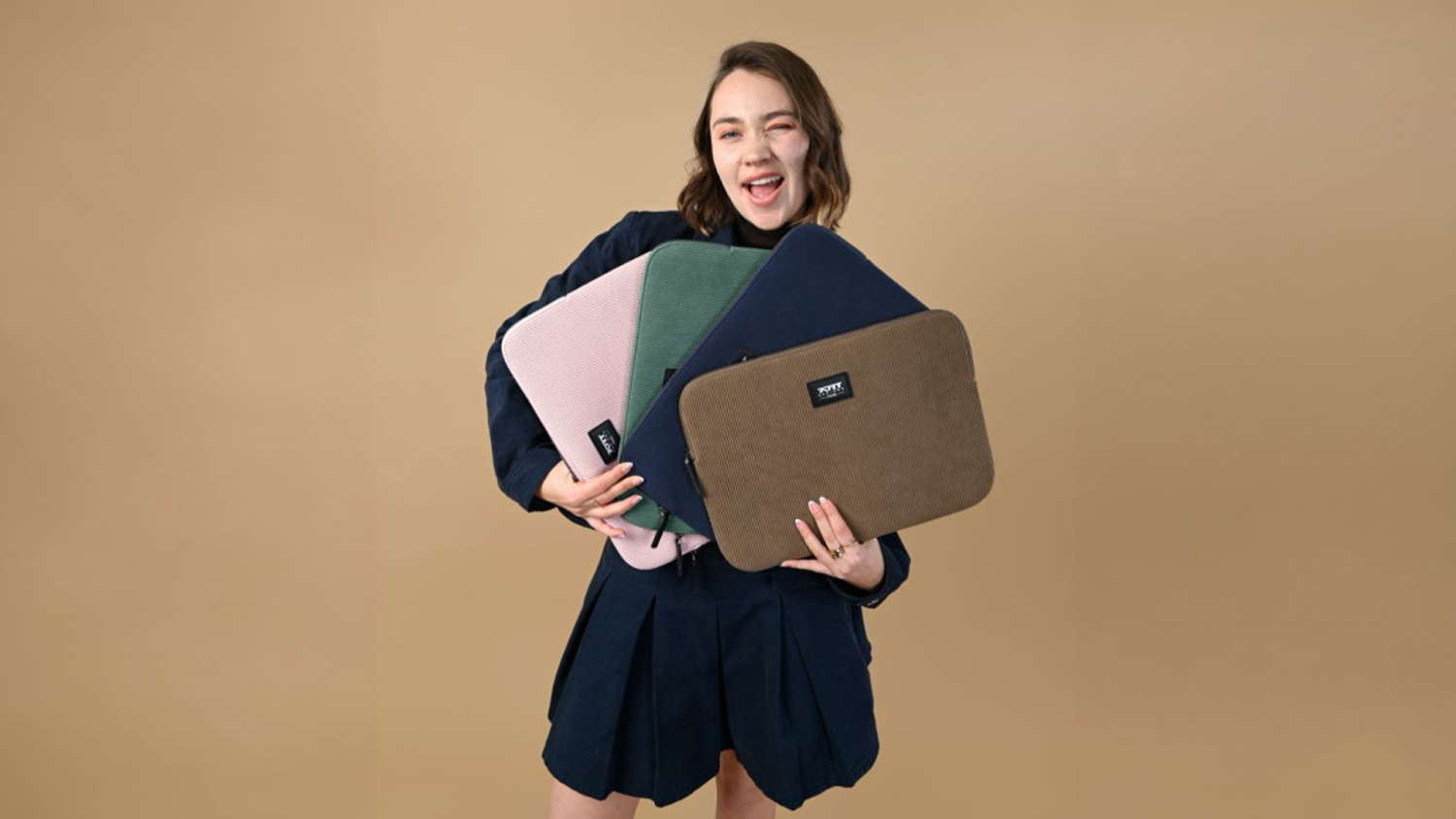 Barevn&eacute; variace pouzdra na notebooky Port Designs MILANO II