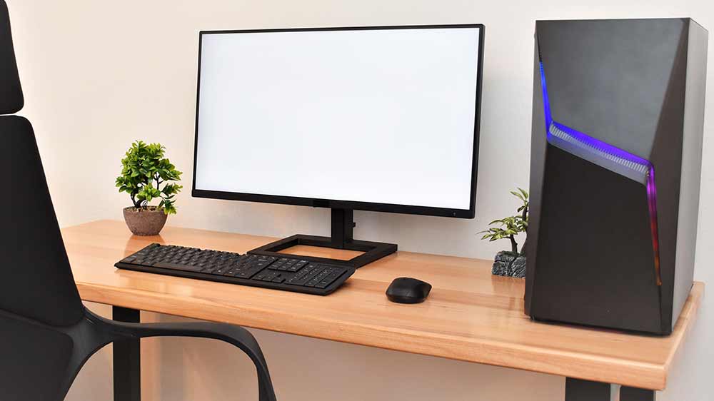 Pracovní zákoutí s monitorem, klávesnicí a myší_02