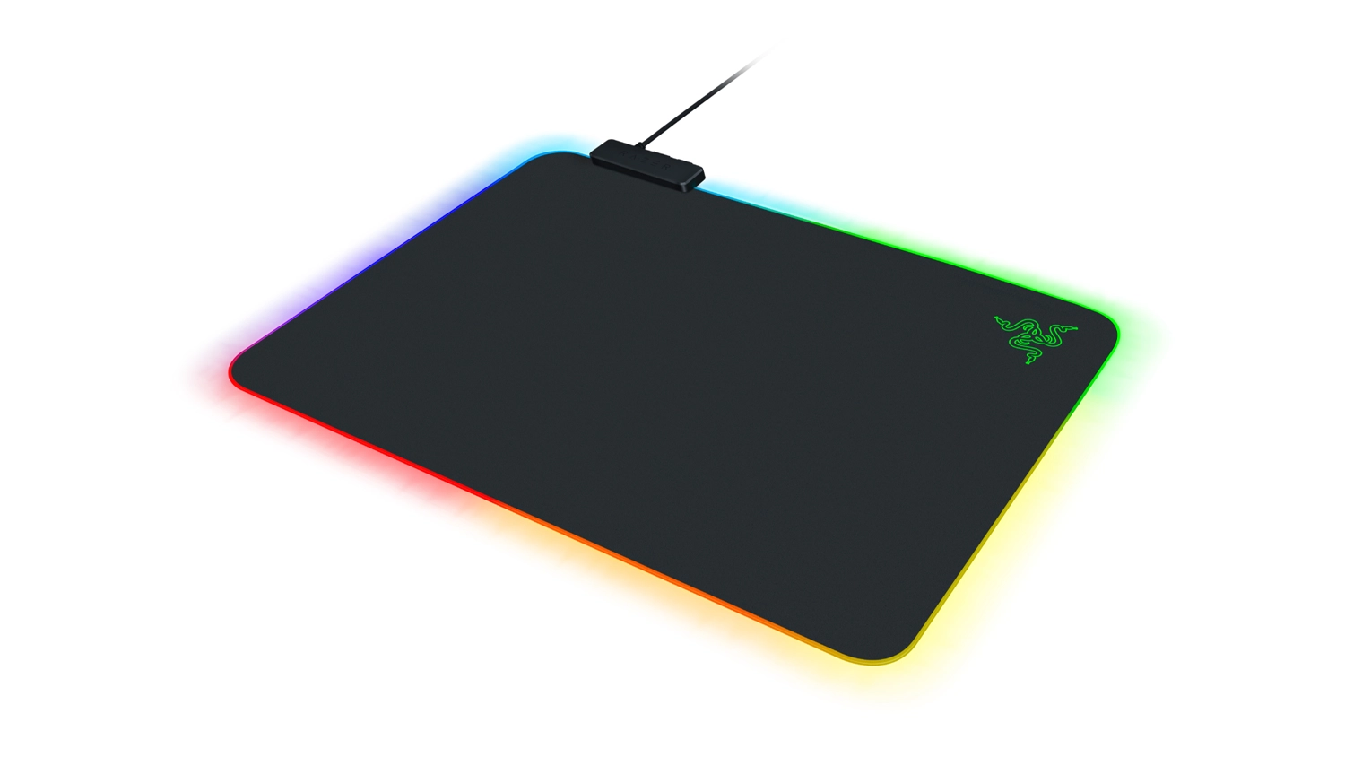 Podložka pod myš Razer Firefly V2 na bielom pozadí zobrazujúca celkový dizajn s RGB podsvietením