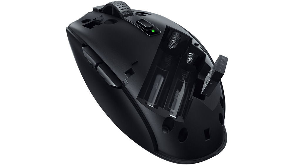 Bezdrátová herní myš Razer Orochi V2 Black při použití s precizním optickým senzorem zajišťujícím přesné sledování pohybu ve hře