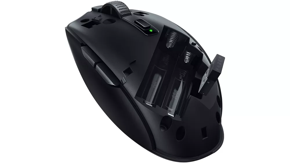 Bezdrôtová herná myš Razer Orochi V2 Black pri použití s precíznym optickým senzorom zabezpečujúcim presné sledovanie pohybu v hre