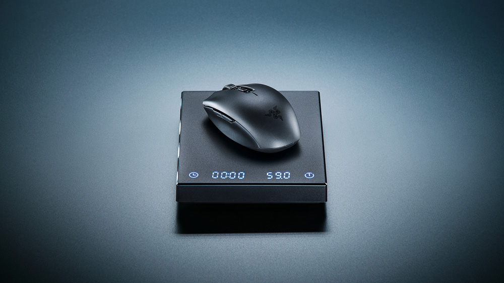 Bezdrátová herní myš Razer Orochi V2 Black s detailem na programovatelná tlačítka a mechanické spínače s dlouhou životností