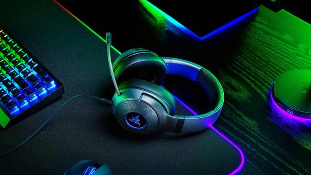 Herní sluchátka Razer Kraken V3 X USB na stole_02
