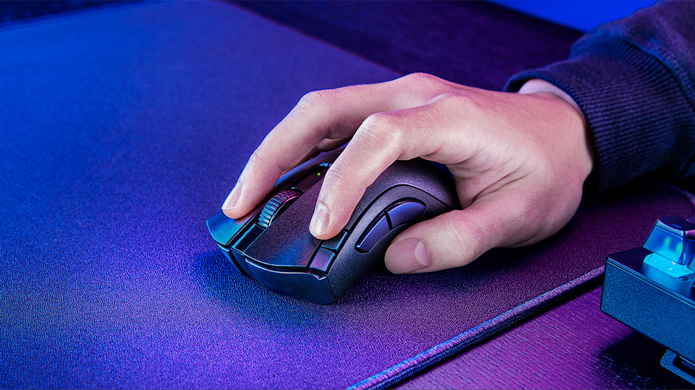 Ruka na myši RAZER DEATHADDER V2 X_02