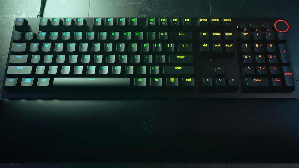 Stůl s klávesnicí Razer Huntsman V2_03