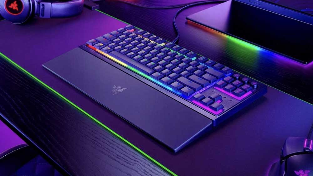 Herní stůl s klávesnicí Razer Ornata V3_02