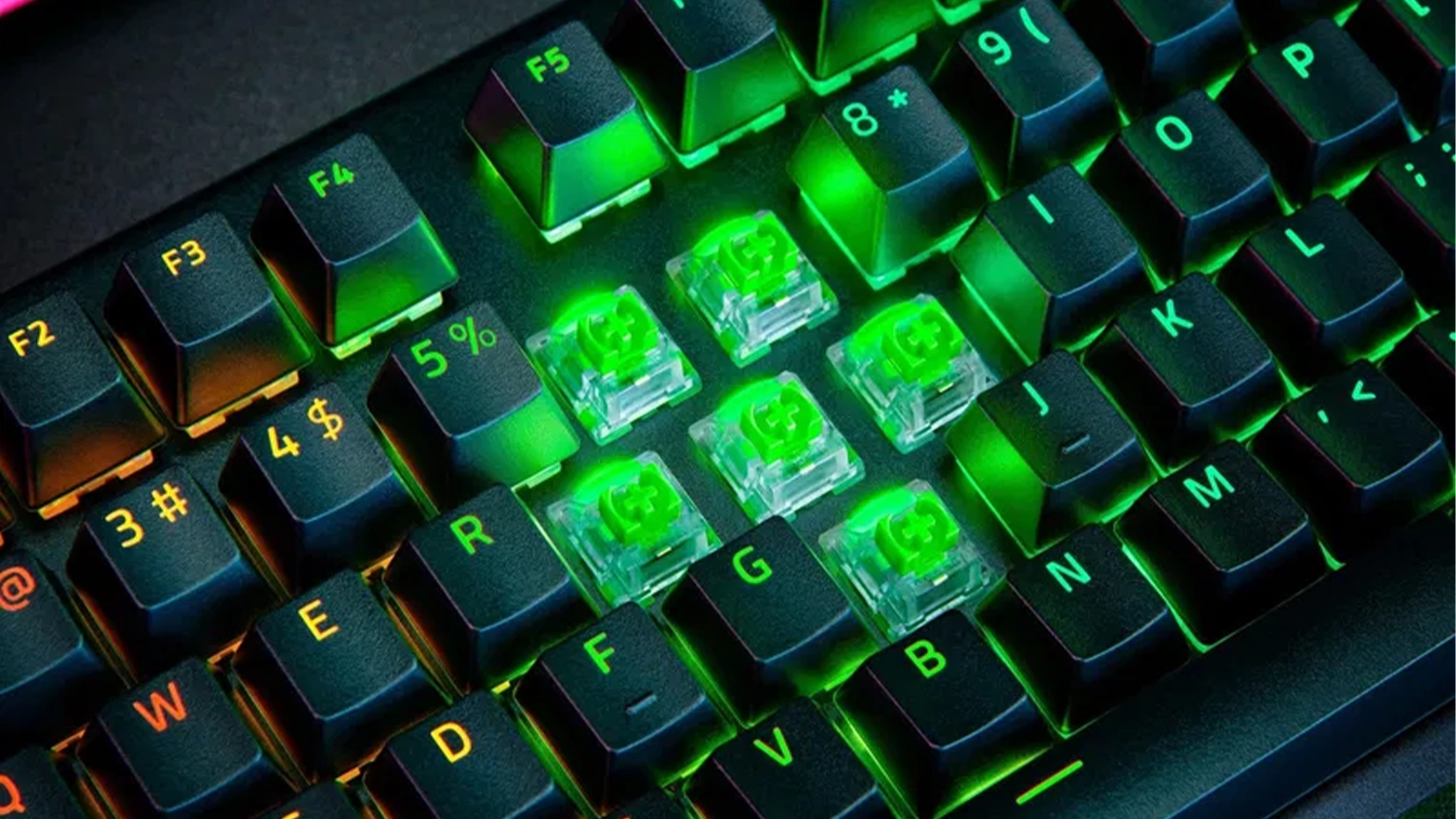 Klávesnice Razer BlackWidow na stole