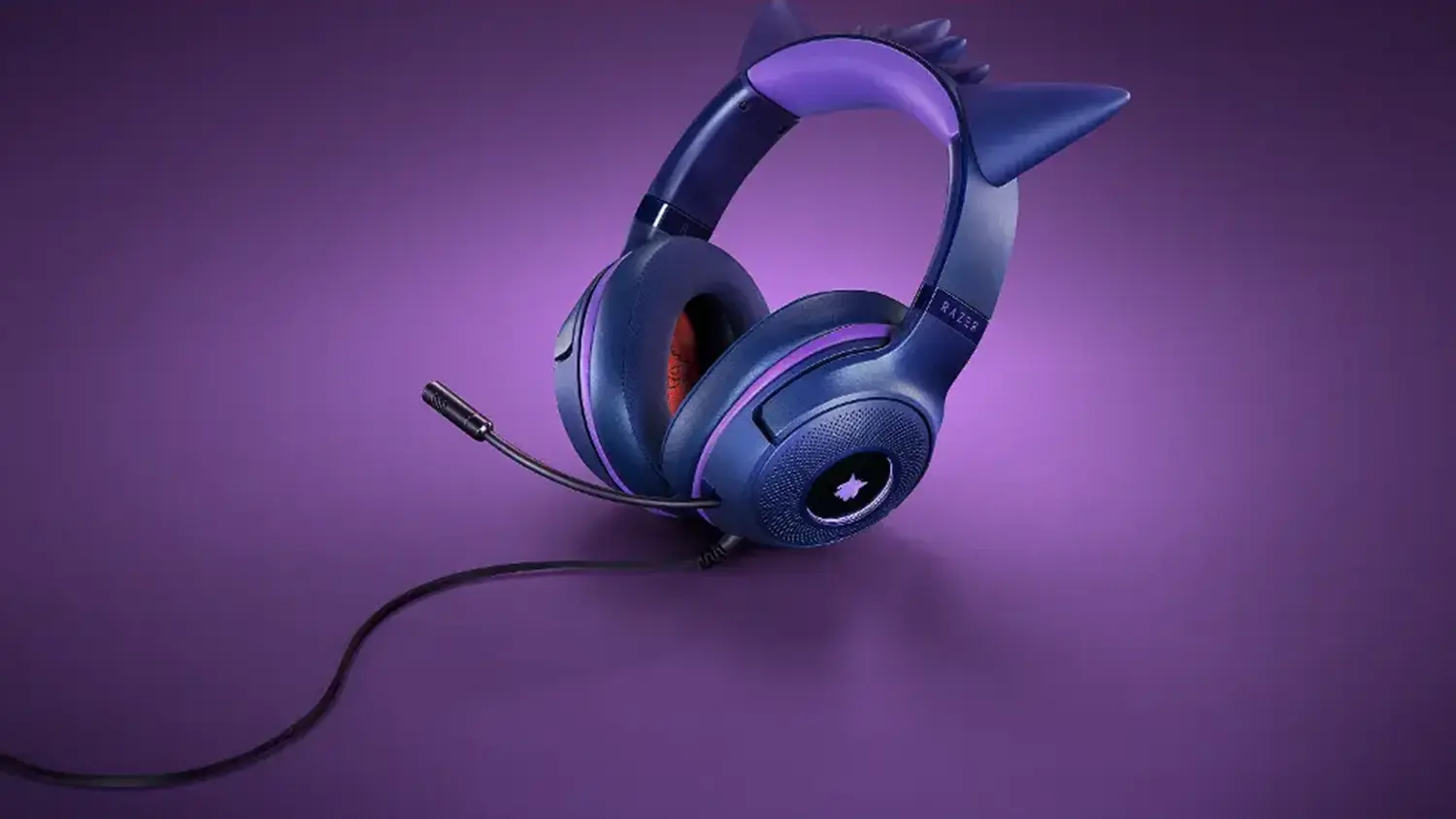 Herné slúchadlá Razer KRAKEN KITTY V2 USB Headset Pokémon Gengar Ed. na fialovom pozadí