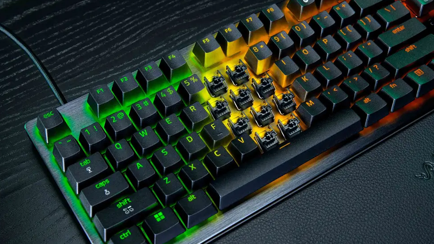 Hern&iacute; kl&aacute;vesnice Razer Huntsman V3 Pro 8KHz s uk&aacute;zkou analogov&yacute;ch optick&yacute;ch sp&iacute;načů